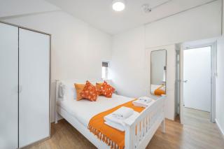 The Cutesy - Fitzrovia - by Frankie Says - Londra - 5