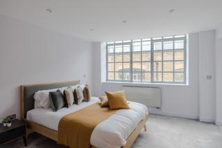 Law & Order - Farringdon - by Frankie Says - London - 9