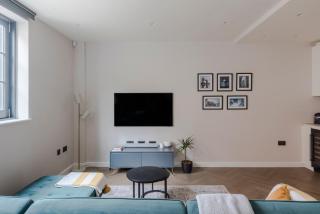 The Tranquil Den - Regent's Park - by Frankie Says - 2