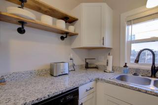 The Hidden Stone Adorable Peaceful 2 Bed ADU - Manhattan - 2