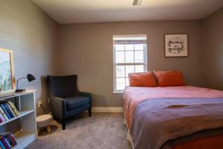 The Matterhorn Cozy Quiet 4 Bedroom Family Home - Manhattan - 2