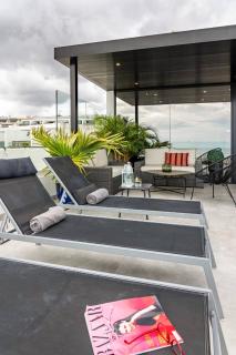 Luxury Penthouse Panoramic Ocean Views 2bedroom Apartment with Jacuzzi - 1