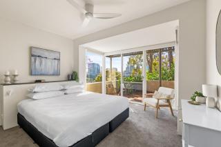 2-Bed Harbourside Home with Views in Fab Location - Sydney - 9