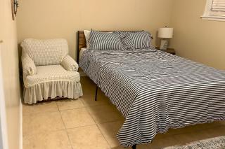 Walk to University of South Alabama Mobile Apt - 3