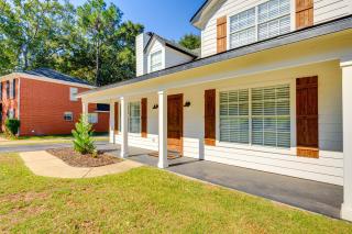 Modern Mobile Home with Deck and Fully Fenced Yard! - Tillmans Corner - 3