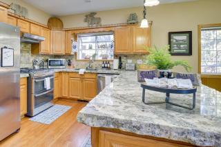 Family-Friendly Home with Hot Tub in Big Bear! - Big Bear City - 1
