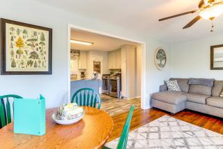 Less Than 1 Mi to Dtwn Pet-Friendly Cabin in Murphy! - Murphy - 4