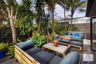 Unique Herne Bay Haven with Spa - Auckland - 8
