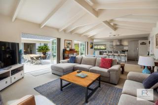 Coastal Courtyard Paradise - Auckland - 9