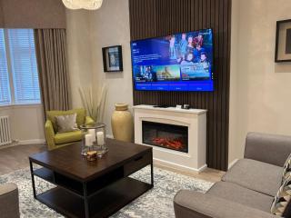 Luxury 2 Bedroom Cottage - 9