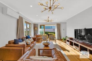 Executive Home on Paritai - Auckland - 8