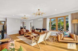 Executive Home on Paritai - Auckland - 6