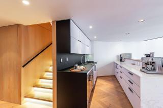 Luxurious, modern, artsy, fully fitted home! - 1