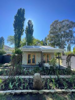 Periwinkle, Grove ,Acorn & Sage Cottages - 2