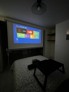 Studio et Projecteur à 100 m du Métro - Saint-Ouen - 4