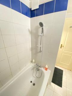 Studio et Projecteur à 100 m du Métro - 5