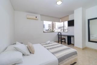 Hotel Axis Inn By GEH Suites - 5