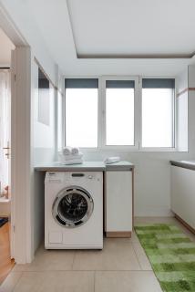 Ruheoase im Dachgeschoss mit Klimaanlage, nur 10 Minuten ins Zentrum - 2