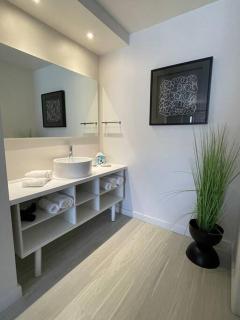 Newly Room in cozy hotel with Super location to the Parks - 5