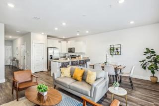 LUXURY TOWNHOME NEAR DOWNTOWN AND PENSACOLA BEACH - Pensacola - 0