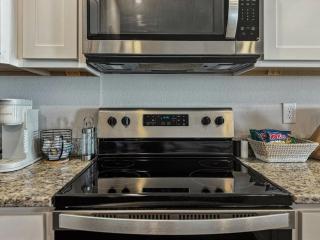 LUXURY TOWNHOME NEAR DOWNTOWN AND PENSACOLA BEACH - 1