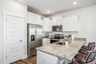 LUXURY TOWNHOME NEAR DOWNTOWN AND PENSACOLA BEACH - Pensacola - 2