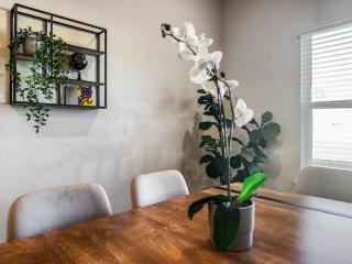 LUXURY TOWNHOME NEAR DOWNTOWN AND PENSACOLA BEACH - 3