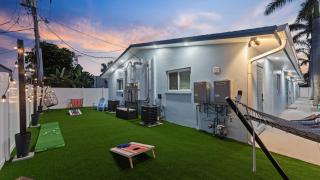 The Shark Tank Cocoa Beach - Downtown Cocoa Beach's Only 8BR, Sleeps 20 - 4 Units & Walk to Beach, Shops, Restaurants - Cocoa Beach - 4