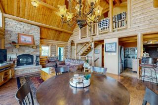 Hunter's Retreat - - 9