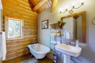 Hunter's Retreat - - 8