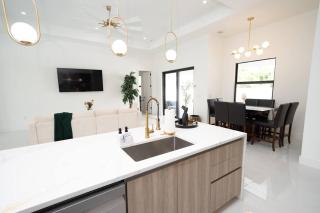 Cape Coral home with pool and game room - Cape Coral - 4