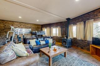 Hunter's Retreat - - 2