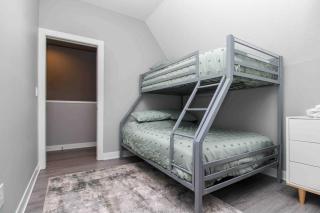 Lux finishes 4 bedroom DSM home Great location - 3