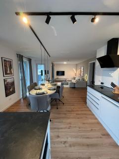 REMA Homes - 180x200 Bett Küche Bad 50'' TV Tiefgarage - 3