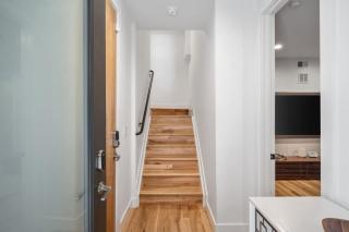 3BR Luxury LoHi Townhome Rooftop Views Sleeps 6 Family - 2