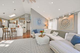 Walk to Ocean Pet-Friendly Home in Long Beach! - 5