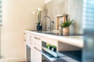 3 bed home with pool table, near Westfield Mall - 2