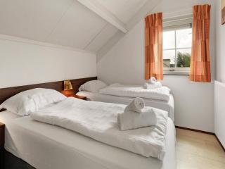 Nice holiday home on the water with jetty - Simonshaven - 1