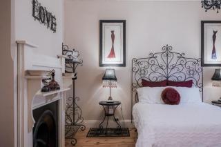 Azalea Cedar-Rose Barossa Valley Villa - 6