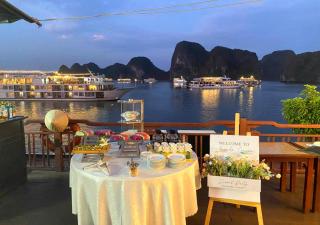 Amanda Cruise on Ha Long Bay - Ha Long - 8