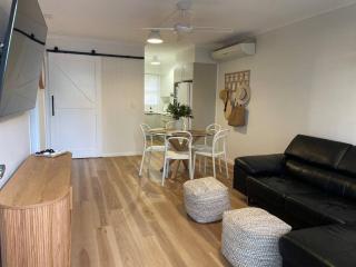 'Rocks Retreat' - Dunbar Court Unit 2 - Renovated & Centrally Located - South West Rocks - 0