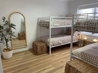 'Rocks Retreat' - Dunbar Court Unit 2 - Renovated & Centrally Located - South West Rocks - 4