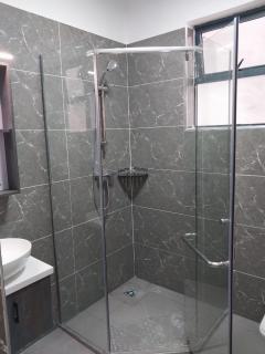executive cozy apartment with fully equipped gym heated swimming pool and amazing scenic city views and ample parking and children playing ground - Nairobi - 6