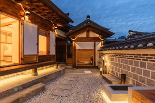 Luxury Hanok Seochon Stay - 1