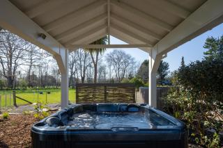 Peaceful Nelson getaway - spa pool, space & views - Nelson - 5