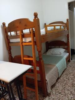 Wooden bunk bed in a dorm 5' from metro - 1