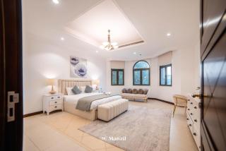 Lux 5BR Villa with Pool & Beach Access in Palm Jumeirah - Dubai - 2