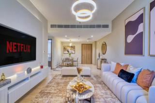 2BR Apt in Business Bay with Iconic Burj Khalifa and Dubai Canal Views - Dubai - 3