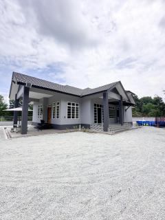 Sejenak Homestay with Pool - 1