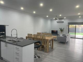 Quiet Spacious Family House 11 Bedrooms - Colyton - 8